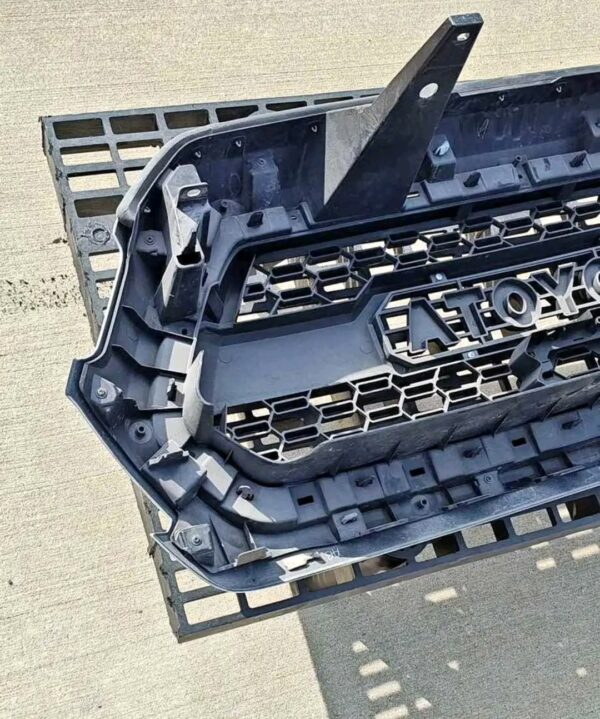 16-23 Toyota TRD PRO Tacoma Grill assembly - Image 5