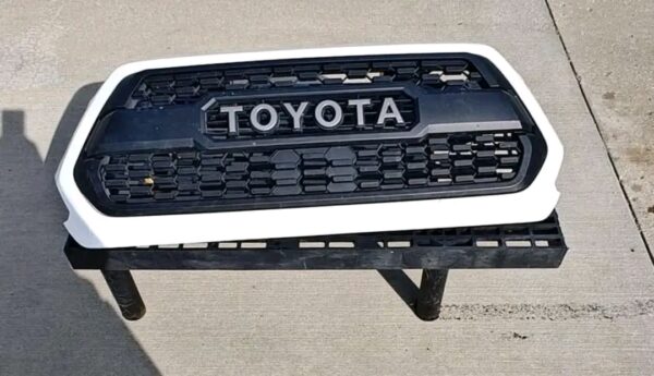 16-23 Toyota TRD PRO Tacoma Grill assembly - Image 2