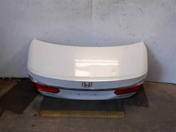 2015 Honda accord trunk lid with tail lights - Image 3