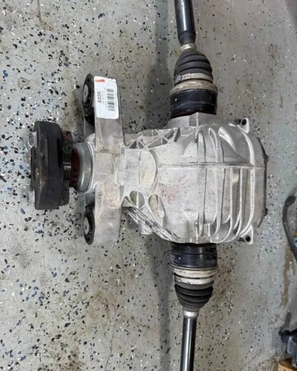 2010-2015 Camaro rear diff. It has 3.91 gears in it and brand new axles seals.  - Image 4